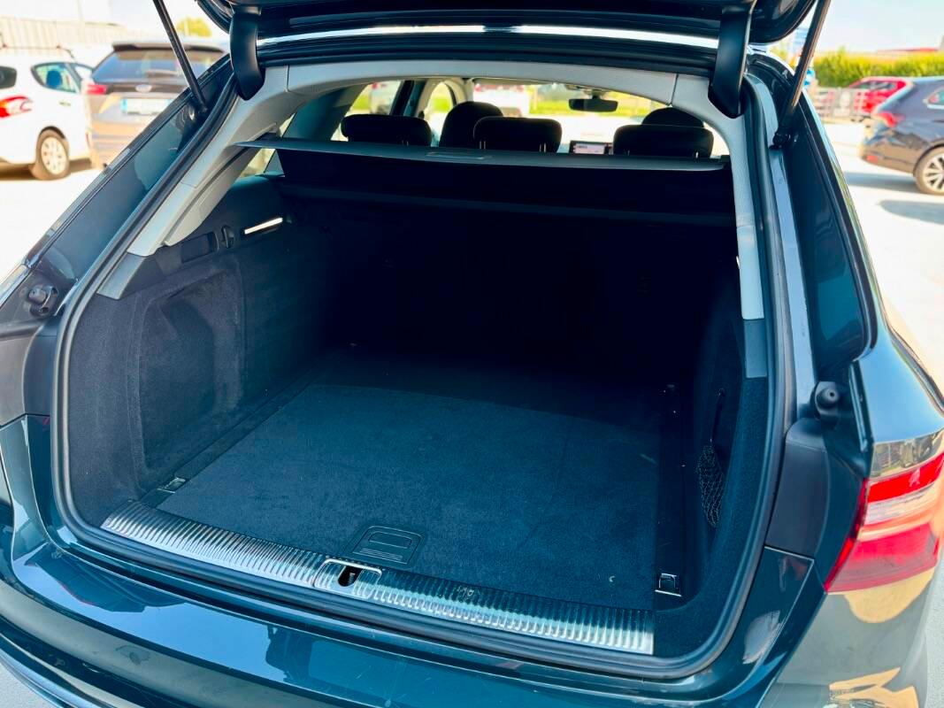 Audi A4 Avant 30 2.0 tdi mhev Business Advanced 136cv s-tronic