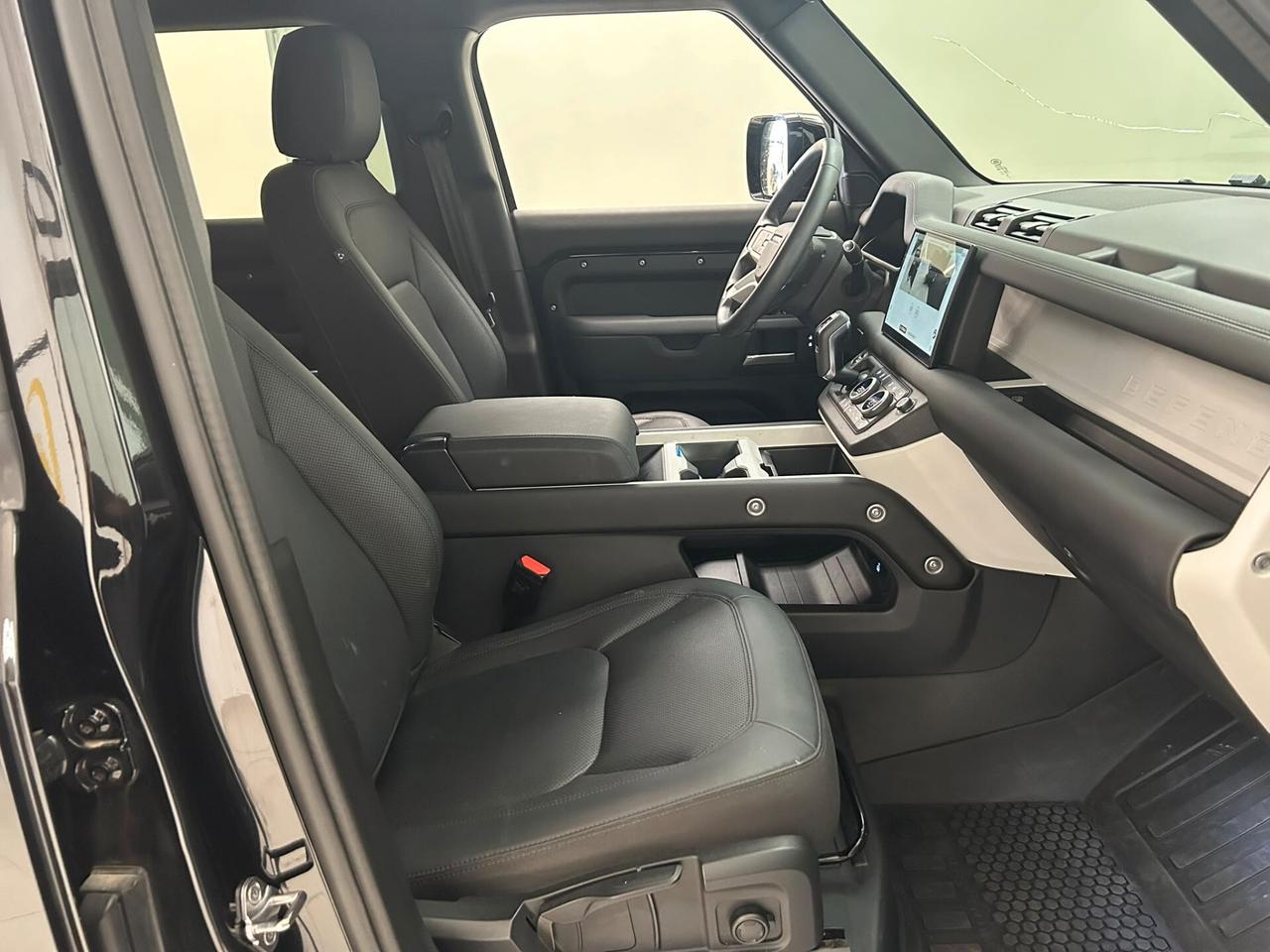 Land Rover Defender 110 3.0D I6 200 CV AWD Auto X-Dynamic SE