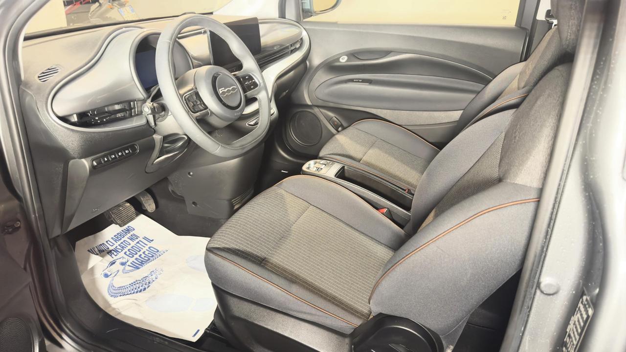 Fiat 500e 3+1 42 kWh Icon +