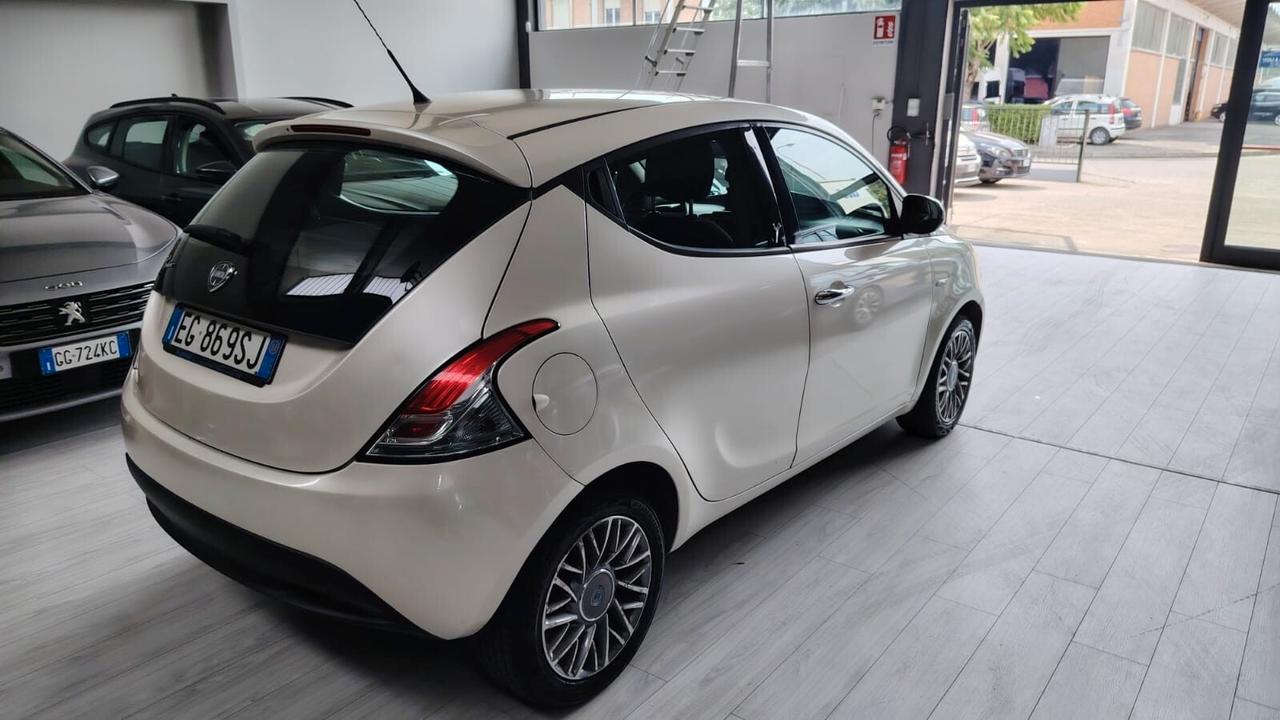 LANCIA YPSILON 1.2 PLATINUM 69CV - NEOPATENTATI