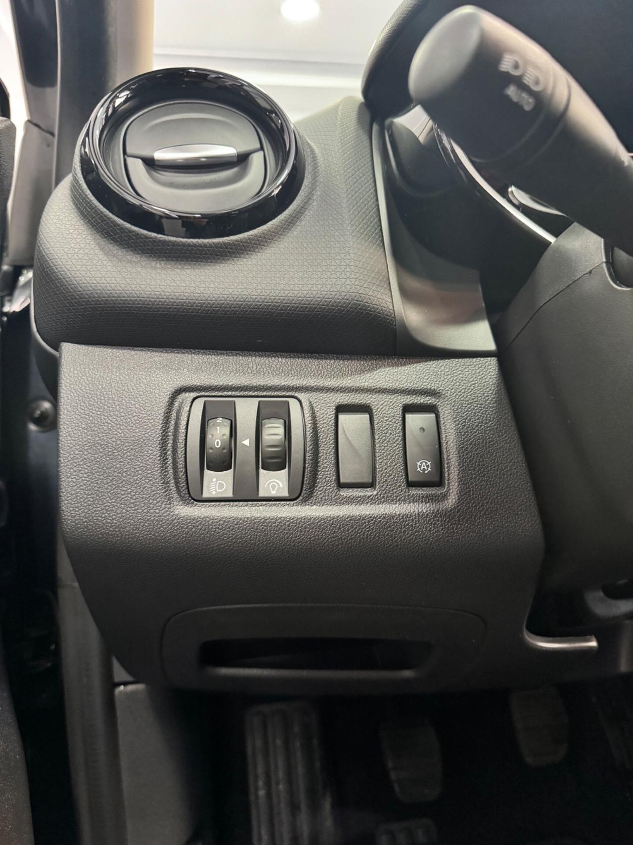 Renault Clio TCe 12V 75 CV 5 porte Moschino Intens