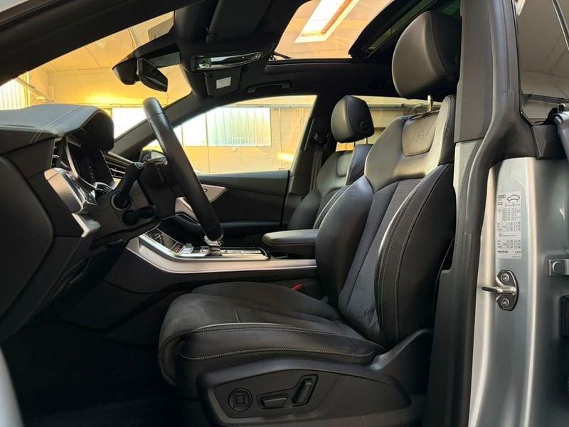 Audi Q8 55 TFSI 250kW quattro tiptronic Sport