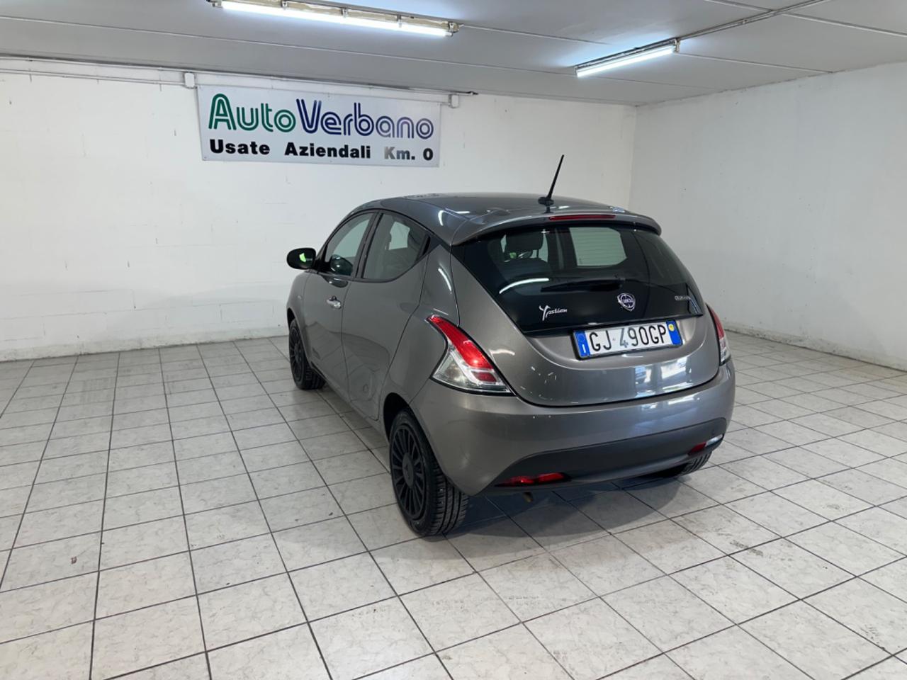 Lancia Ypsilon 1.0 FireFly 5 porte S&S Hybrid Ecochic Silver