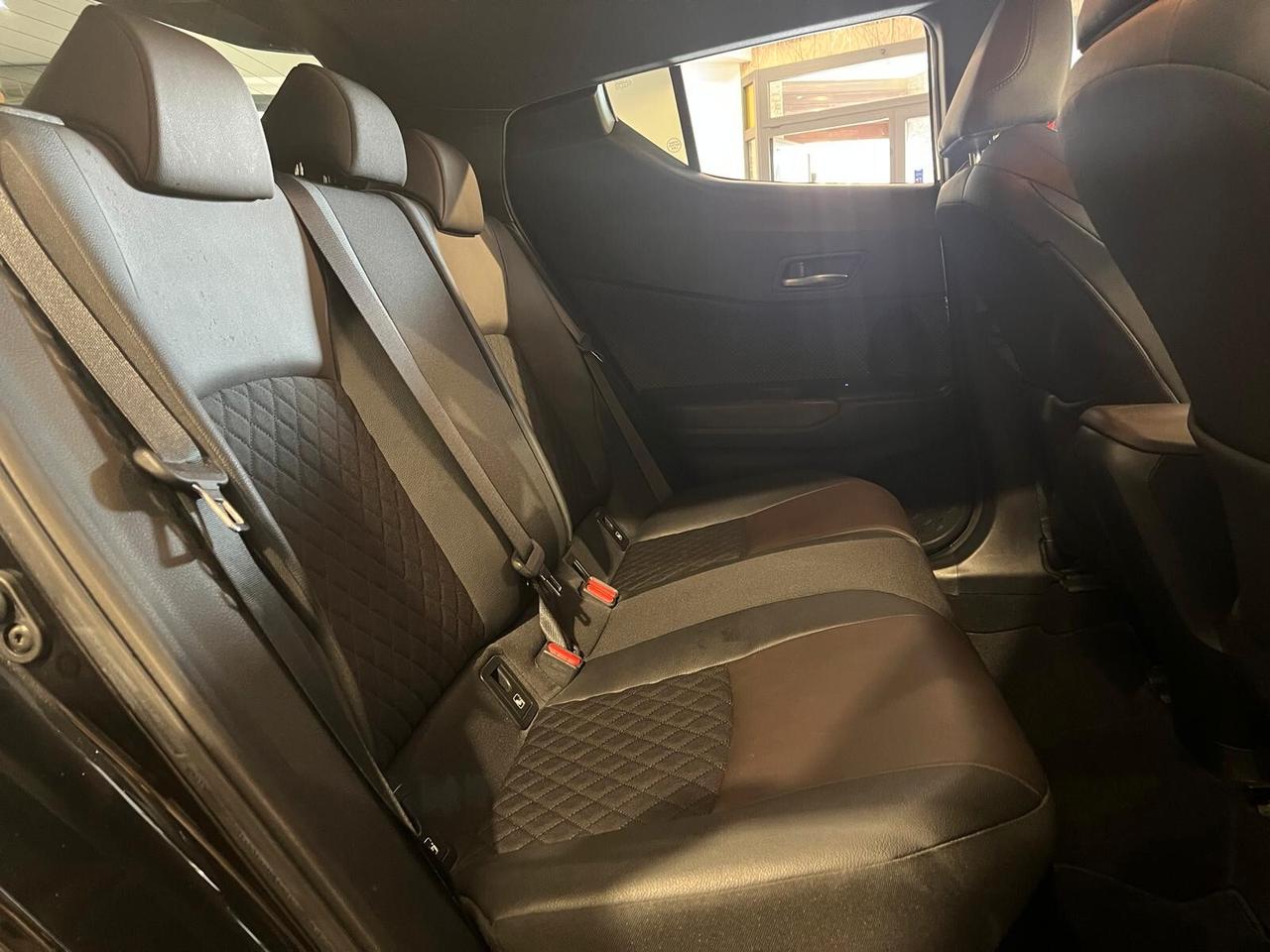 Toyota C-HR 1.8 Hybrid E-CVT Lounge