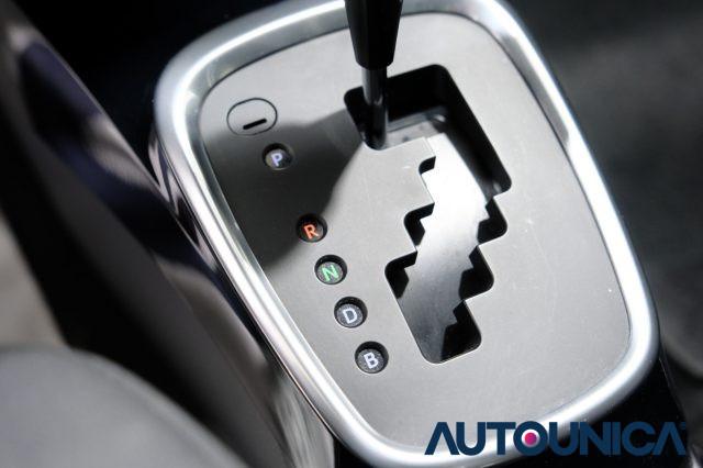 TOYOTA Yaris 1.5 HYBRID 5 PORTE TREND WHITE EDITION