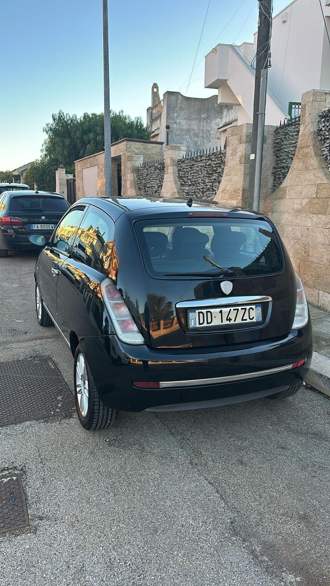 Lancia Ypsilon 1.3 MJT 90 CV Platino