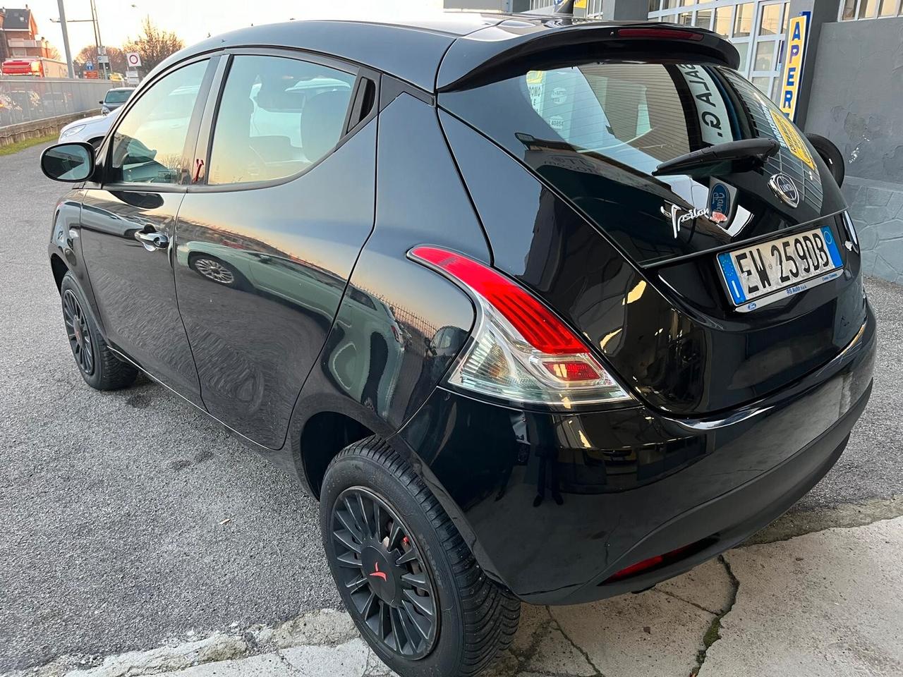 Lancia Ypsilon 0.9 TwinAir 85 CV 5 porte OK NEOPATENTATI