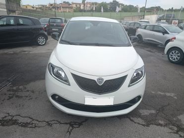 Lancia Ypsilon 1.0 FireFly 5 porte S&S Hybrid Silver