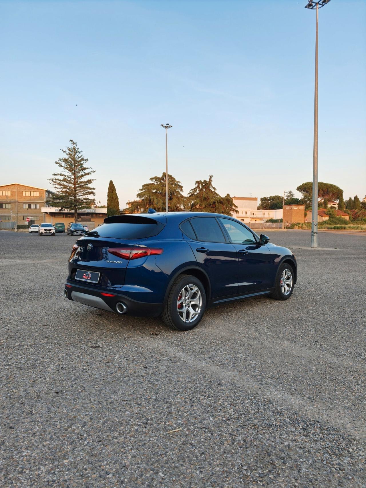 Alfa Romeo Stelvio 2.2 Turbodiesel 160 CV AT8 RWD