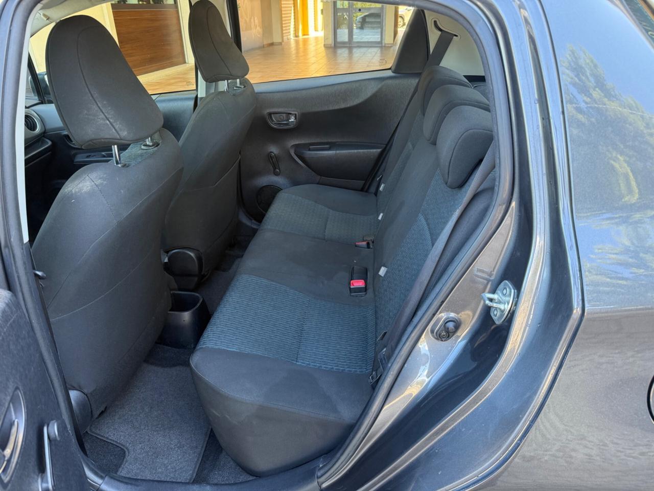 Toyota Yaris 1.0 5 porte neopatentati