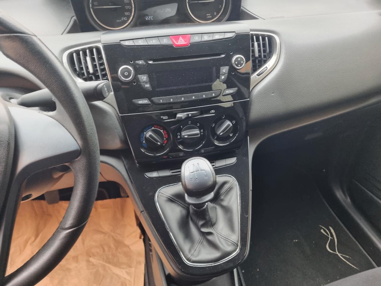Lancia Ypsilon 1.2 69 CV 5 porte S&S Platinum unica proprietaria