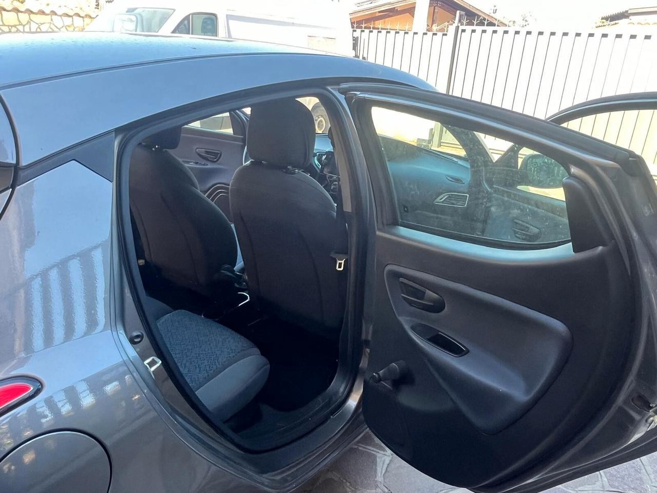 Lancia Ypsilon 1.2 69 CV 5 porte Platinum adatta neopatentati