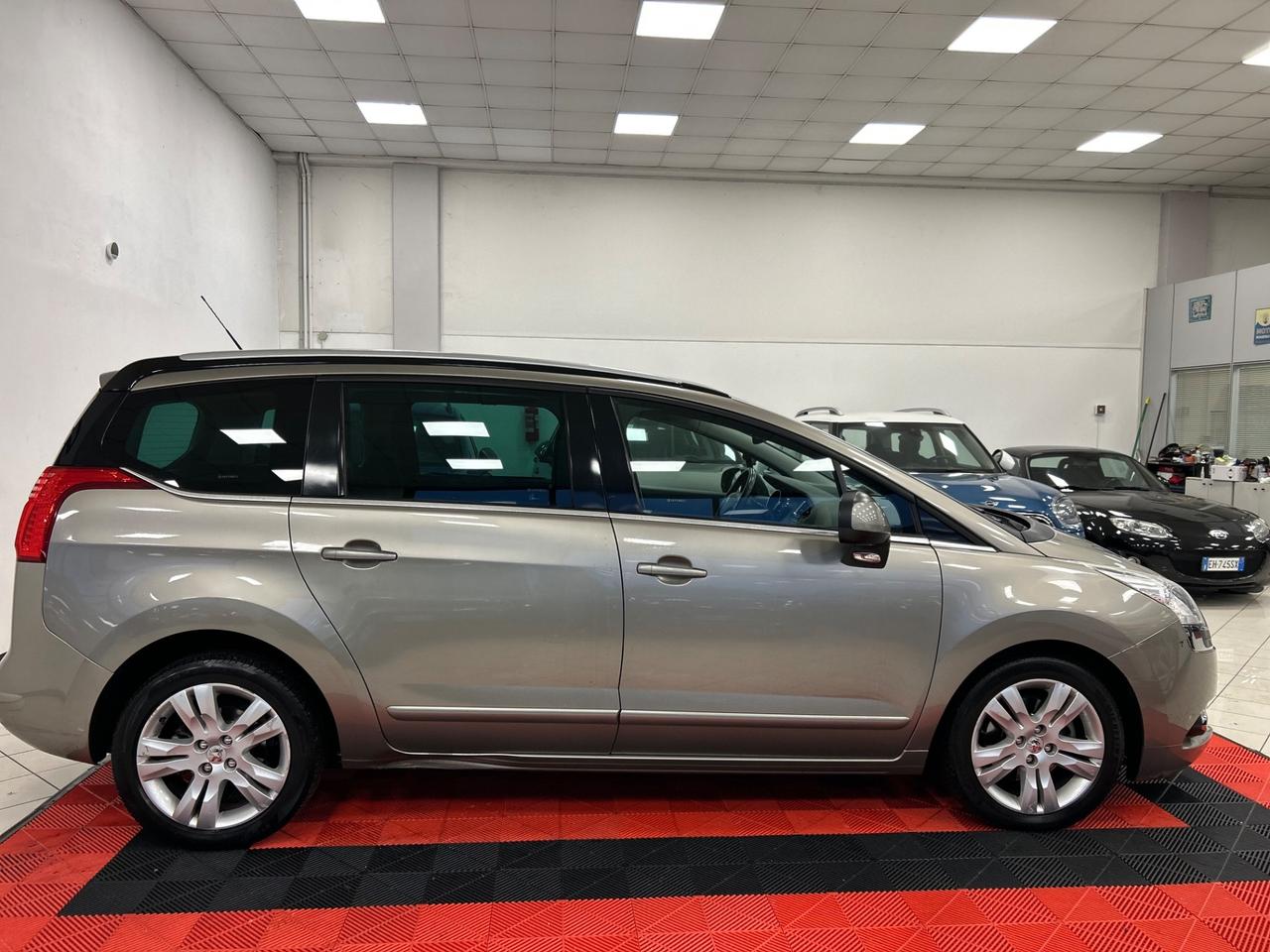 Peugeot 5008 2.0 HDi 150CV Allure