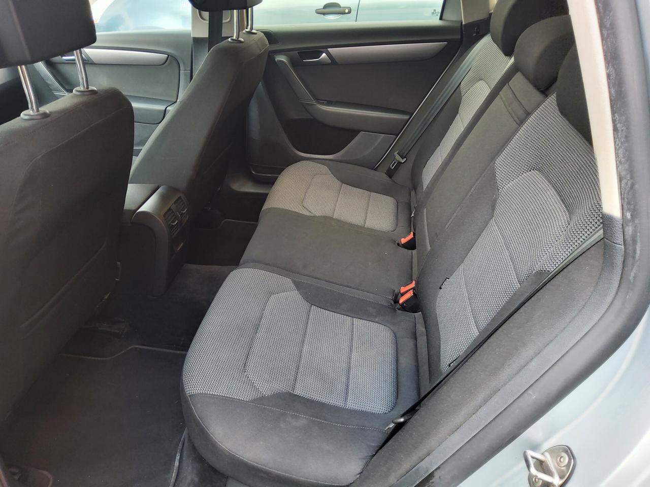 Volkswagen Passat Var. Bs. 1.6 TDI DSG Comf. BMT