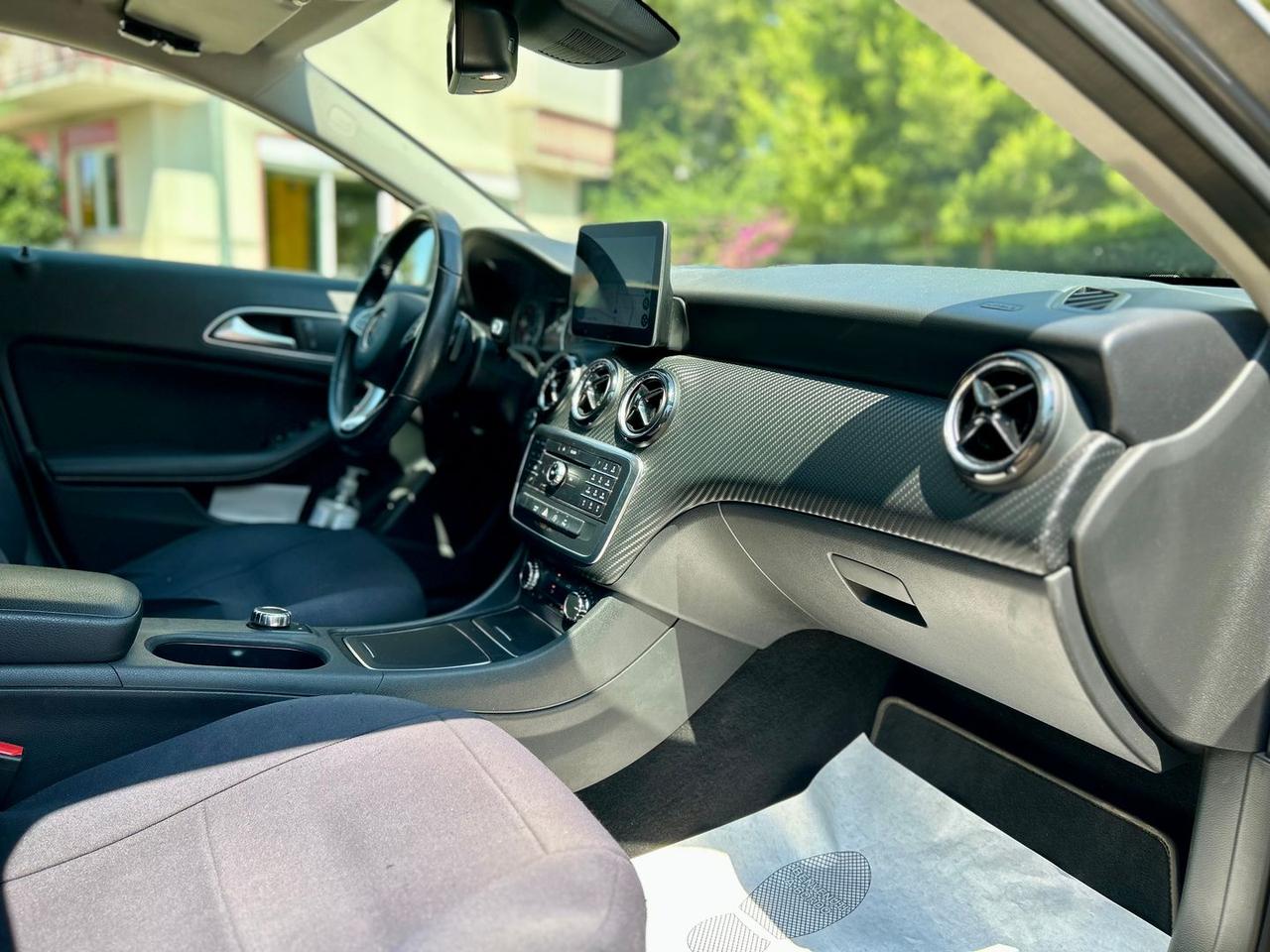 Mercedes-Benz GLA 200 D 200 Business #11388