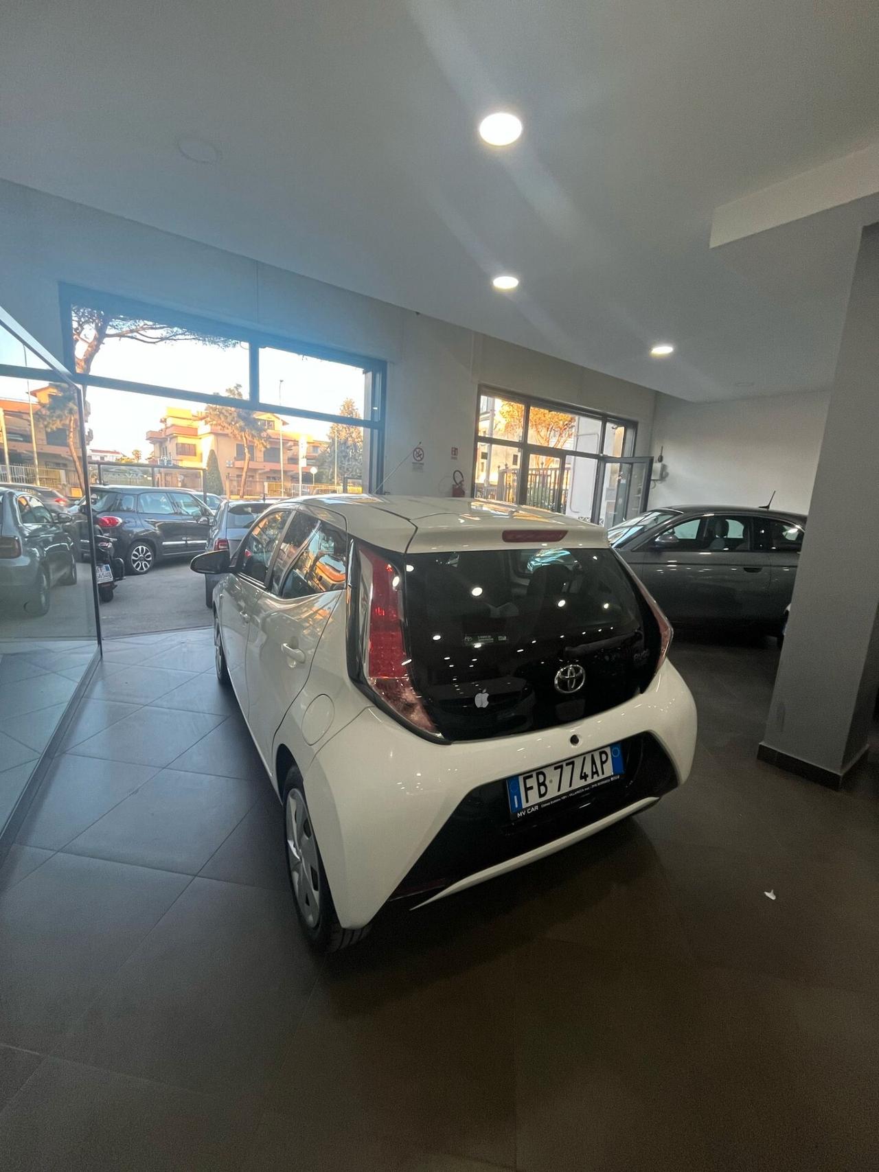 Toyota Aygo 1.0 VVT-i 69 CV 5 porte x-play MMT