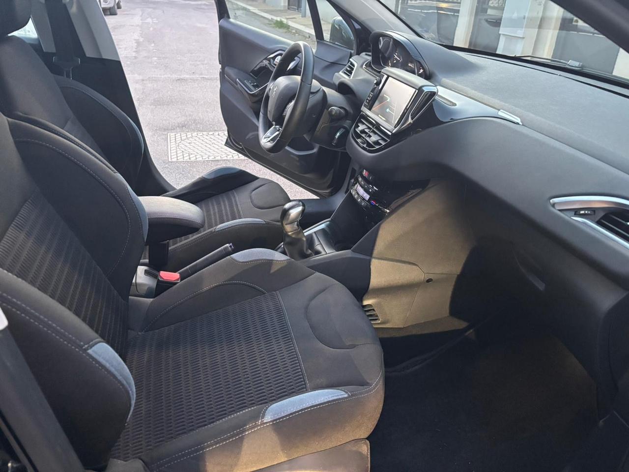 Peugeot 208 1.4 HDi 68 CV 5 porte Allure