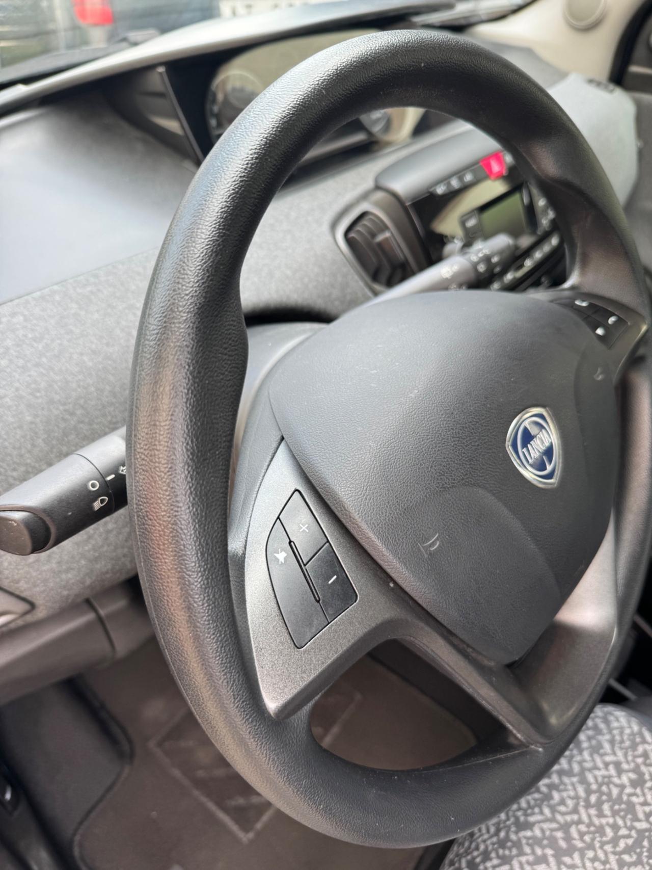 Lancia Ypsilon soli 20000km idonea ai neopatentati