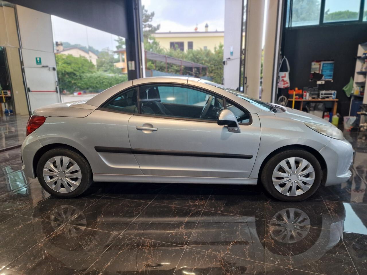 Peugeot 207 1.6 HDi 110CV CC Féline
