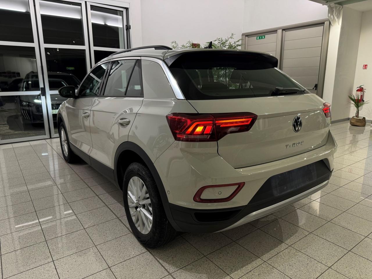 VOLKSWAGEN T-Roc 2022 1.0 tsi Life 110cv