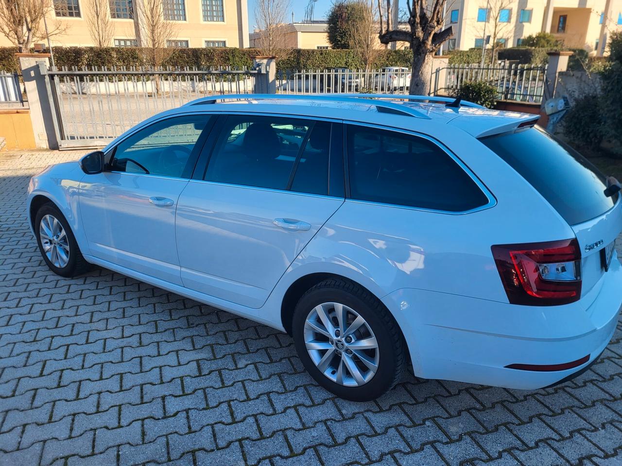 Skoda Octavia 1.5 DSG Wagon Executive G-Tec