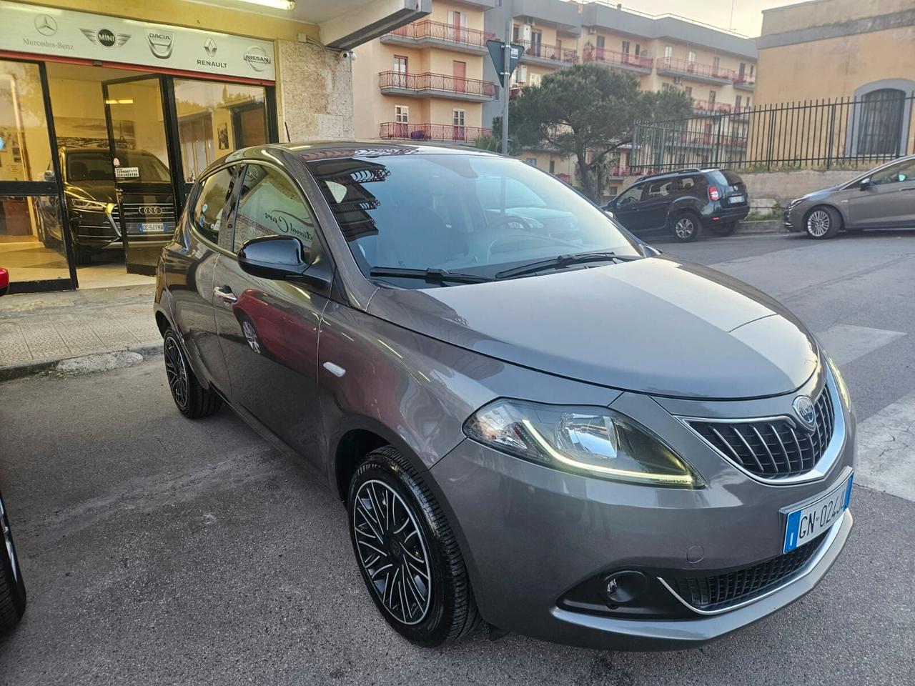 Lancia Ypsilon 1.0 Firefly Hybrid S&S GOLD 70CV