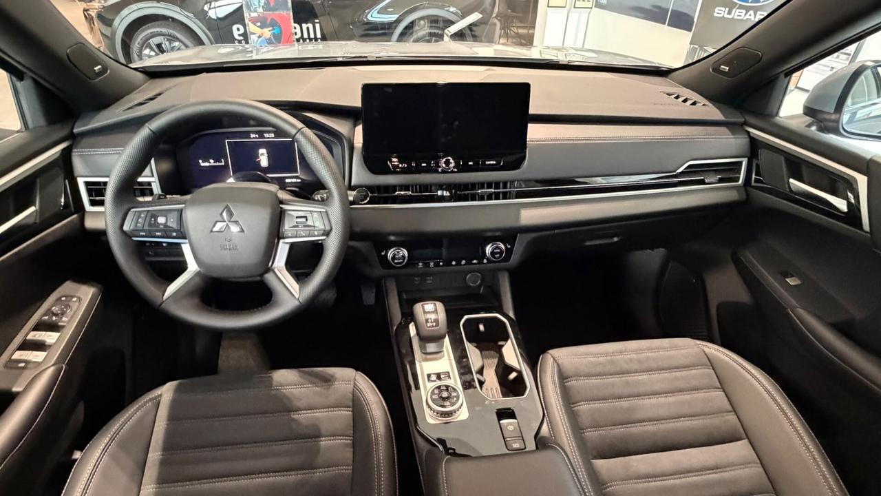 Mitsubishi Outlander 2.4L PHEV INTENSE AT