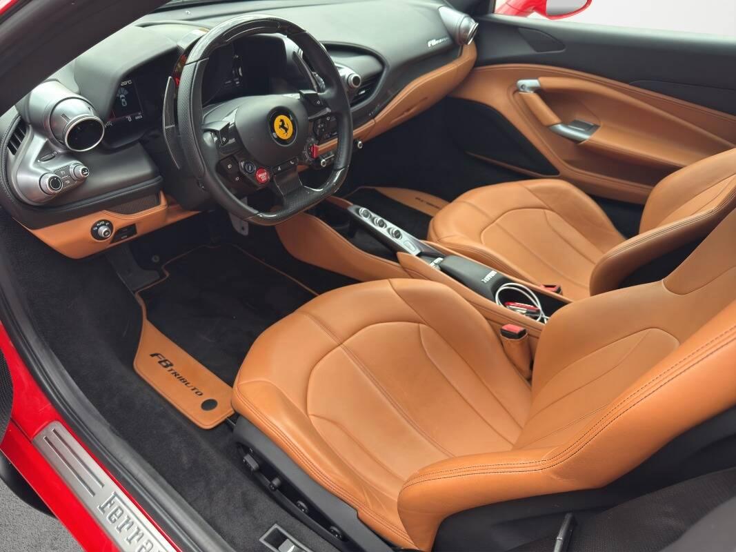 Ferrari F8 3.9 SOLLEVATORE FULL CARBON ITALIANA !