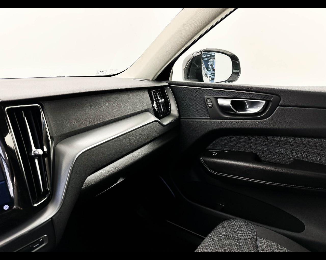VOLVO XC60 B4 (d) AWD automatico Essential