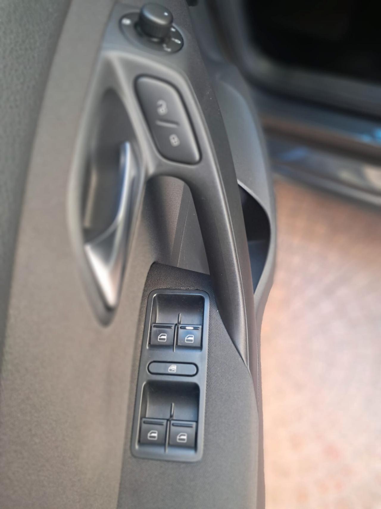 VOLKSWAGEN POLO 1.6 Diesel 90 CV-NEOPATENTATI-Euro5990