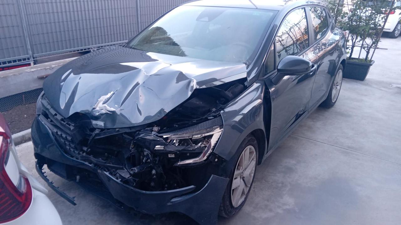 Renault Clio Full Hybrid E-Tech 140 CV 5 porte Intens SINISTRATA