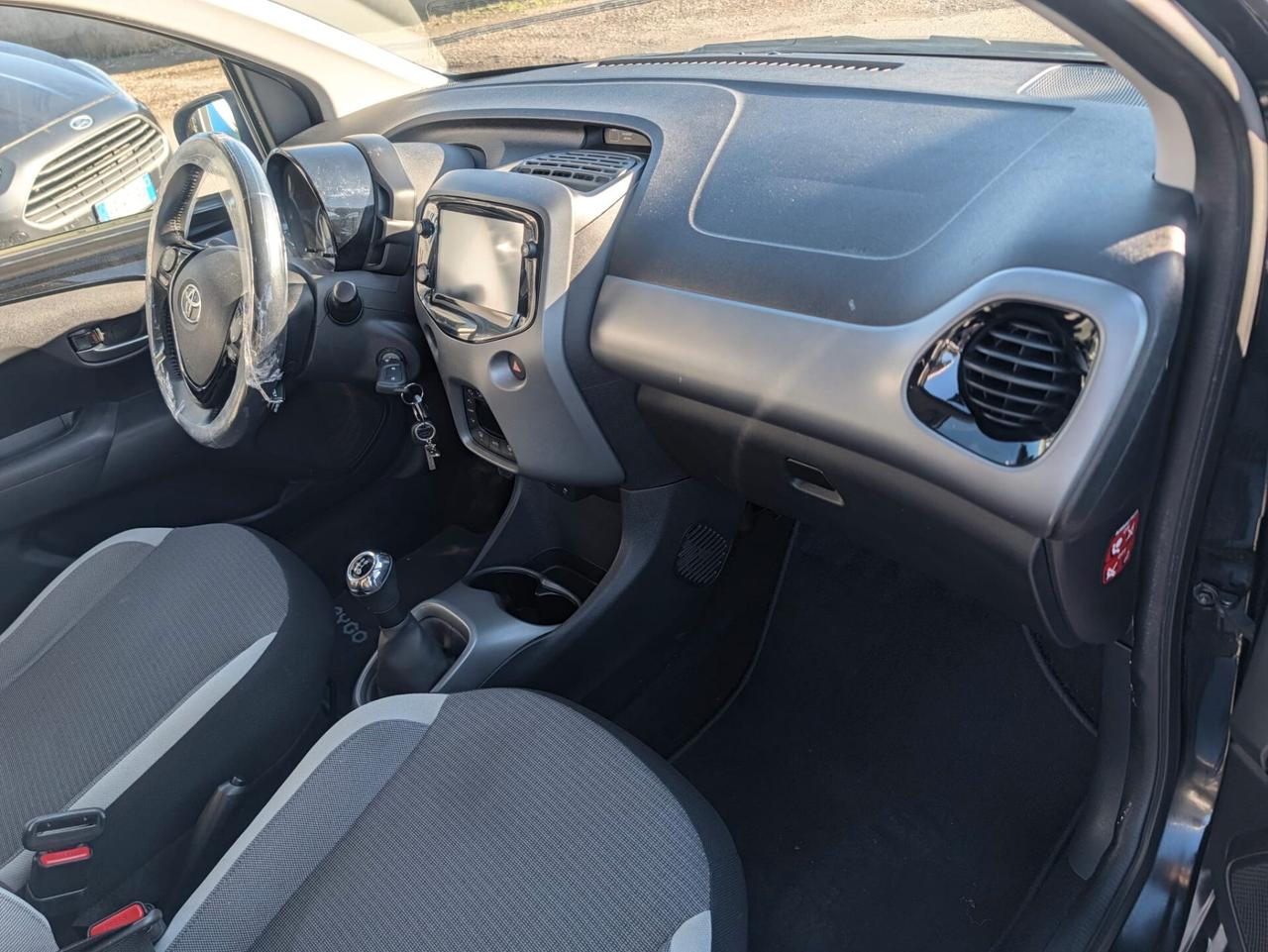Toyota Aygo Connect 1.0 VVT-i 72 CV 5 porte x-play CAMERA+NAVI