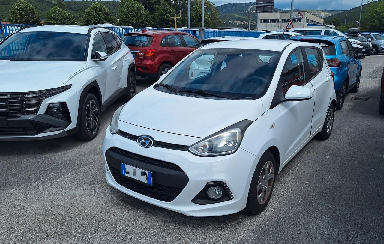 Hyundai i10 1.0 Login NEOPATENTATI