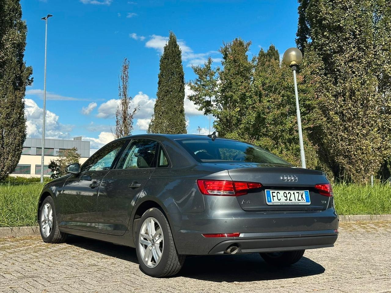 Audi A4 2.0 TDI 150 CV S tronic