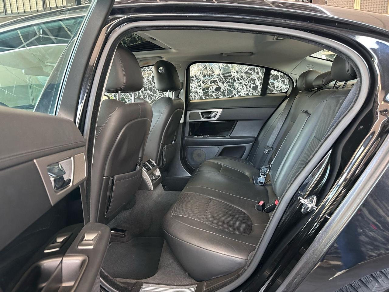 Jaguar XF 3.0 D V6 Luxury