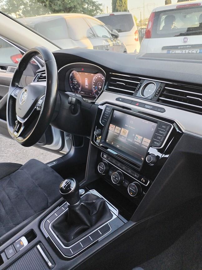 Volkswagen Passat SW 2.0 TDI Highline 10/2016 KM122000 UNIPRO MANUALE FULL SERVICE VW