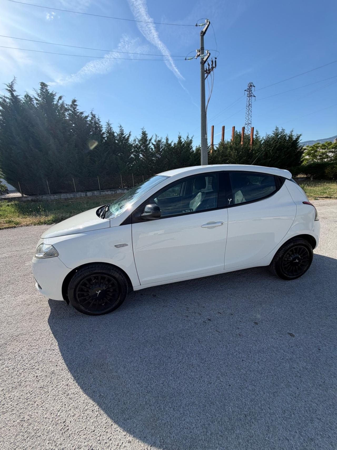 Lancia Ypsilon 1.2 69 CV 5 porte Silver