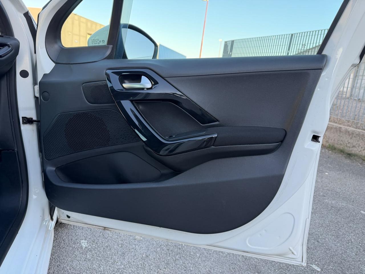 Peugeot 208 87000 KM GARANZIA 12 MESI