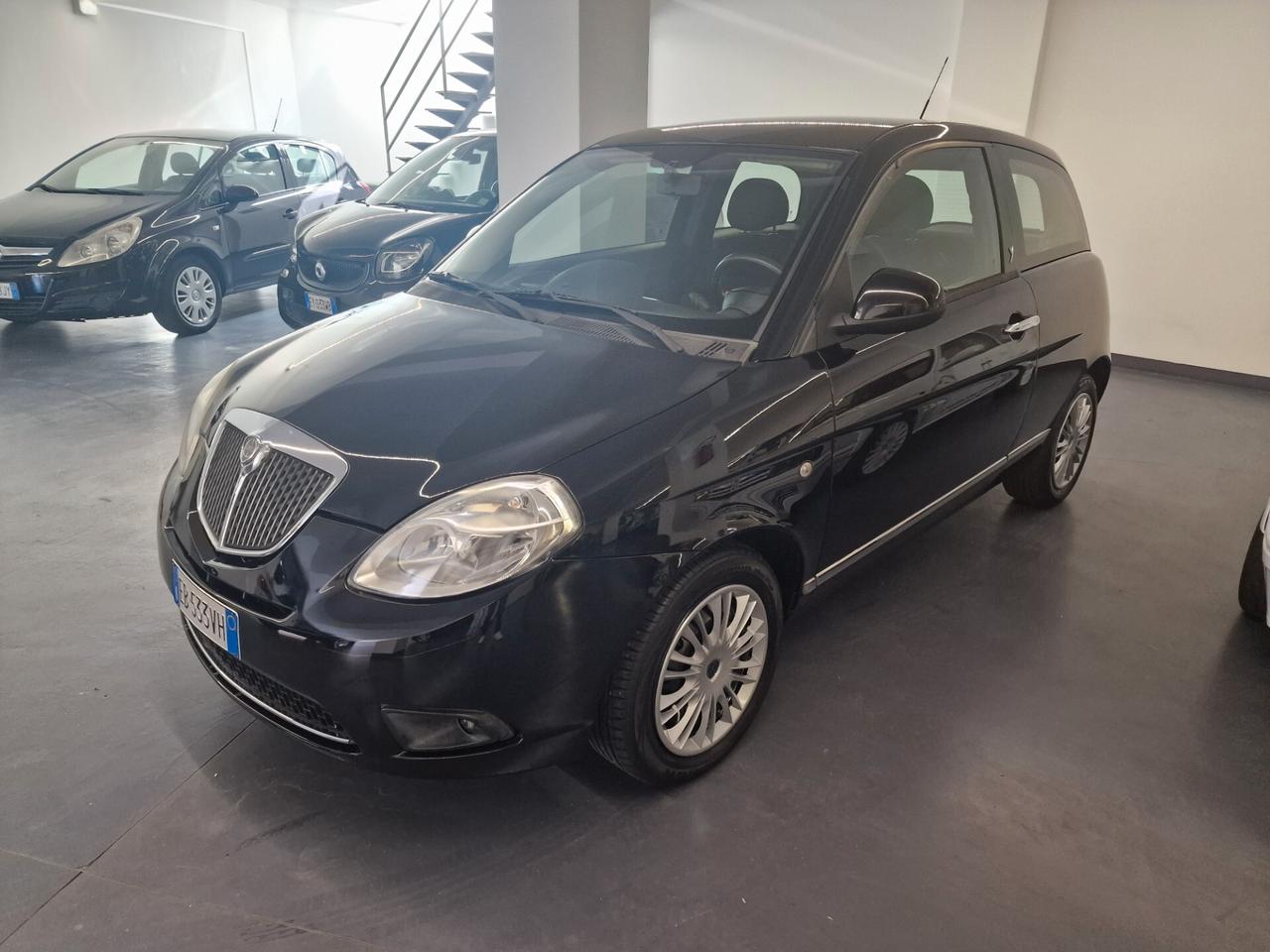 Lancia Ypsilon 1.3 MJT 90 CV Platino