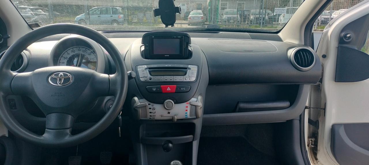 Toyota Aygo 1.0 12V VVT-i 5 porte Now Connect