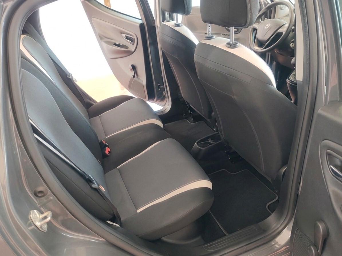Lancia Ypsilon 0.9 TwinAir 85 CV 5 porte Metano