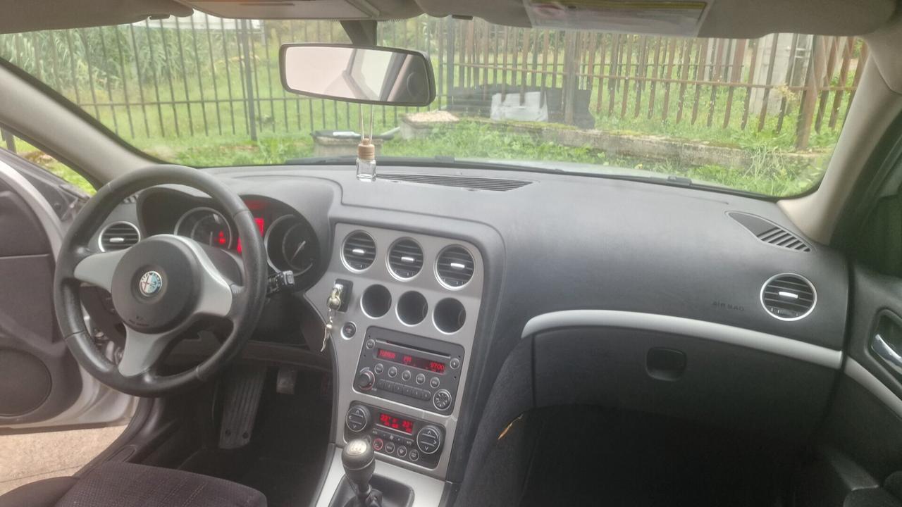 Alfa Romeo 159 1.9 JTDm Sportwagon Distinctive