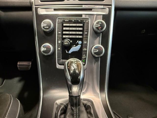 Volvo XC 60 XC60 2.4 d5 R-design Kinetic awd 220cv geartronic