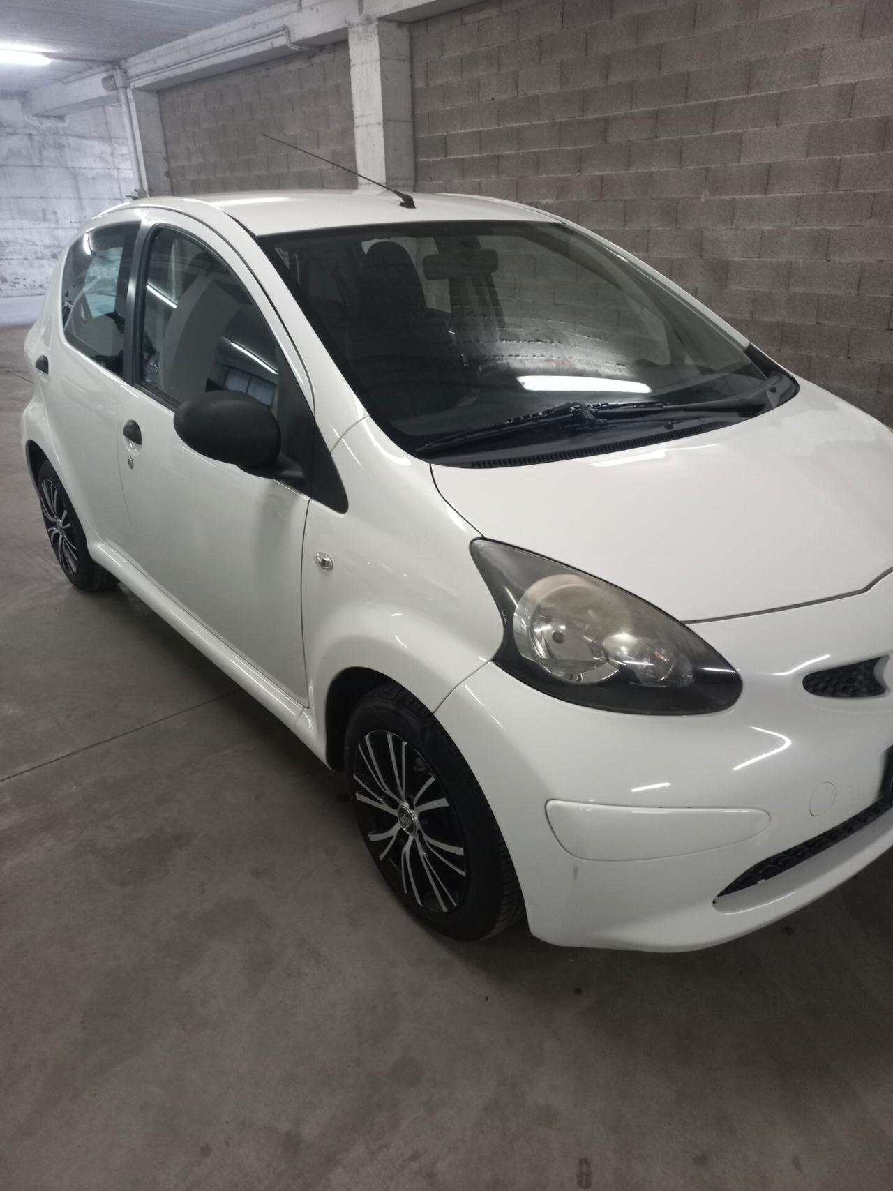 Toyota Aygo 1.0 12V VVT-i 5 porte Deep Ocean Connect