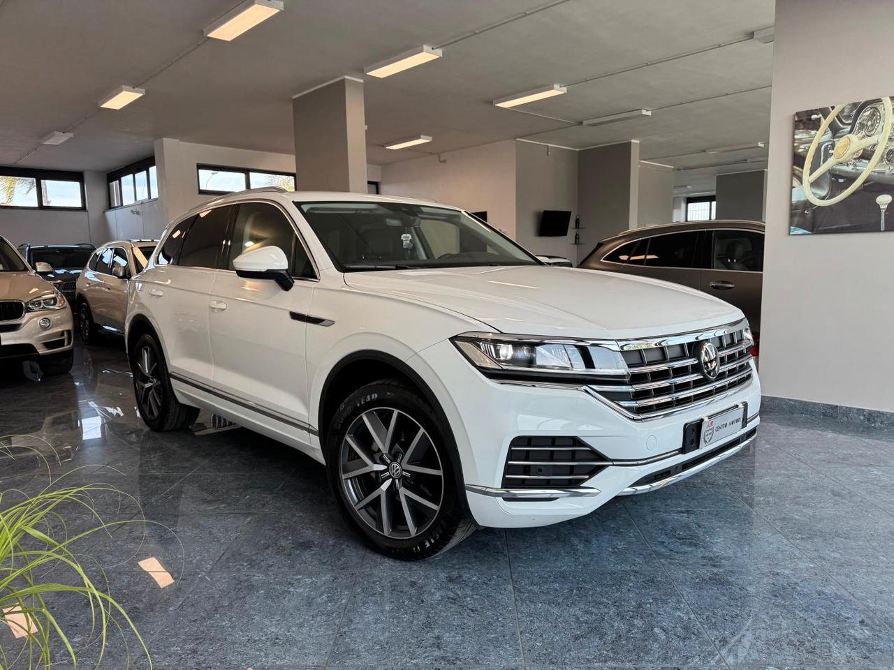 Volkswagen Touareg 3.0 V6 tdi Elegance 231cv 1Prop Da Vetrina