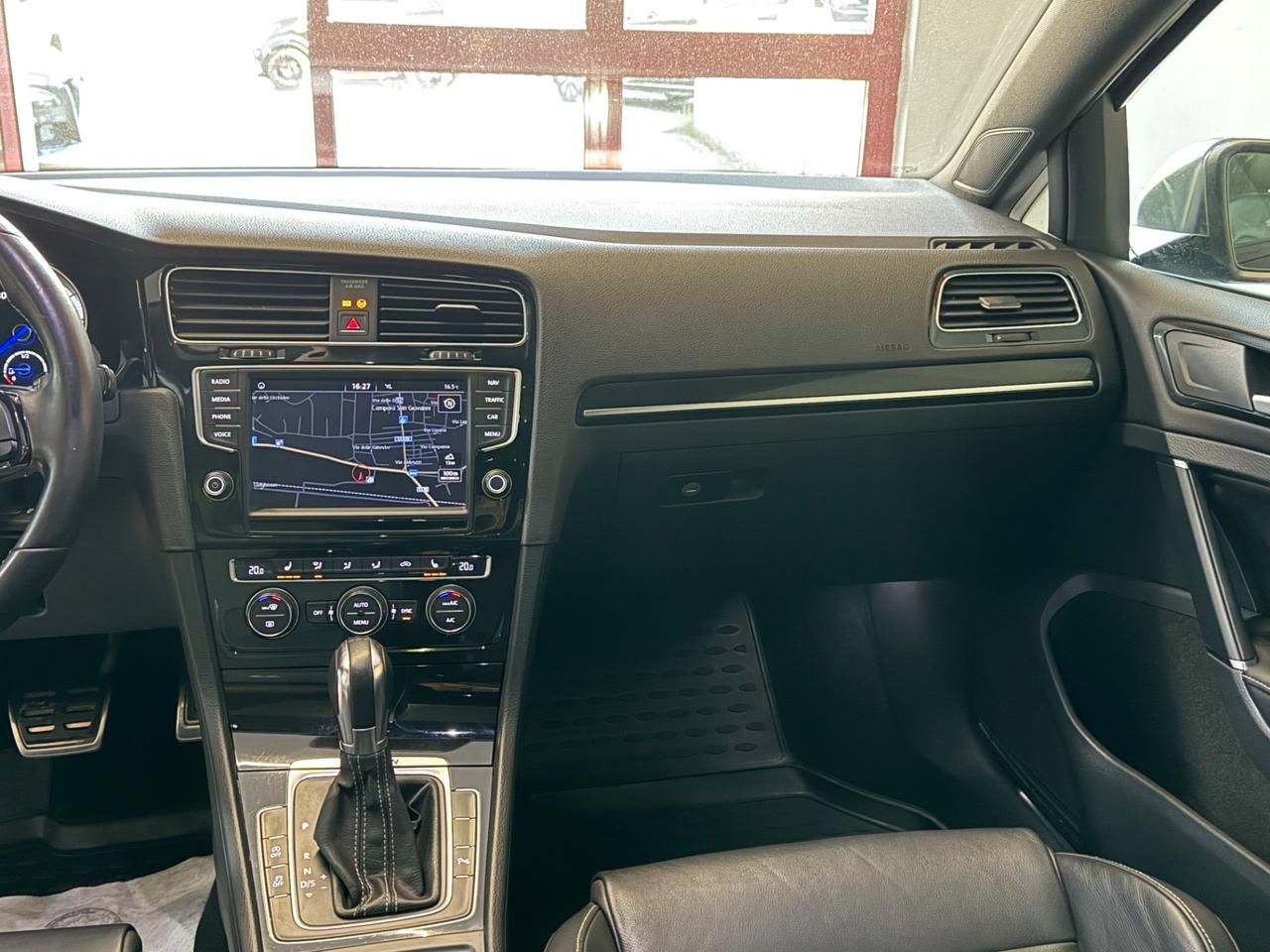 Volkswagen Golf R 2.0 DSG 3p. 300CV tetto apribile.