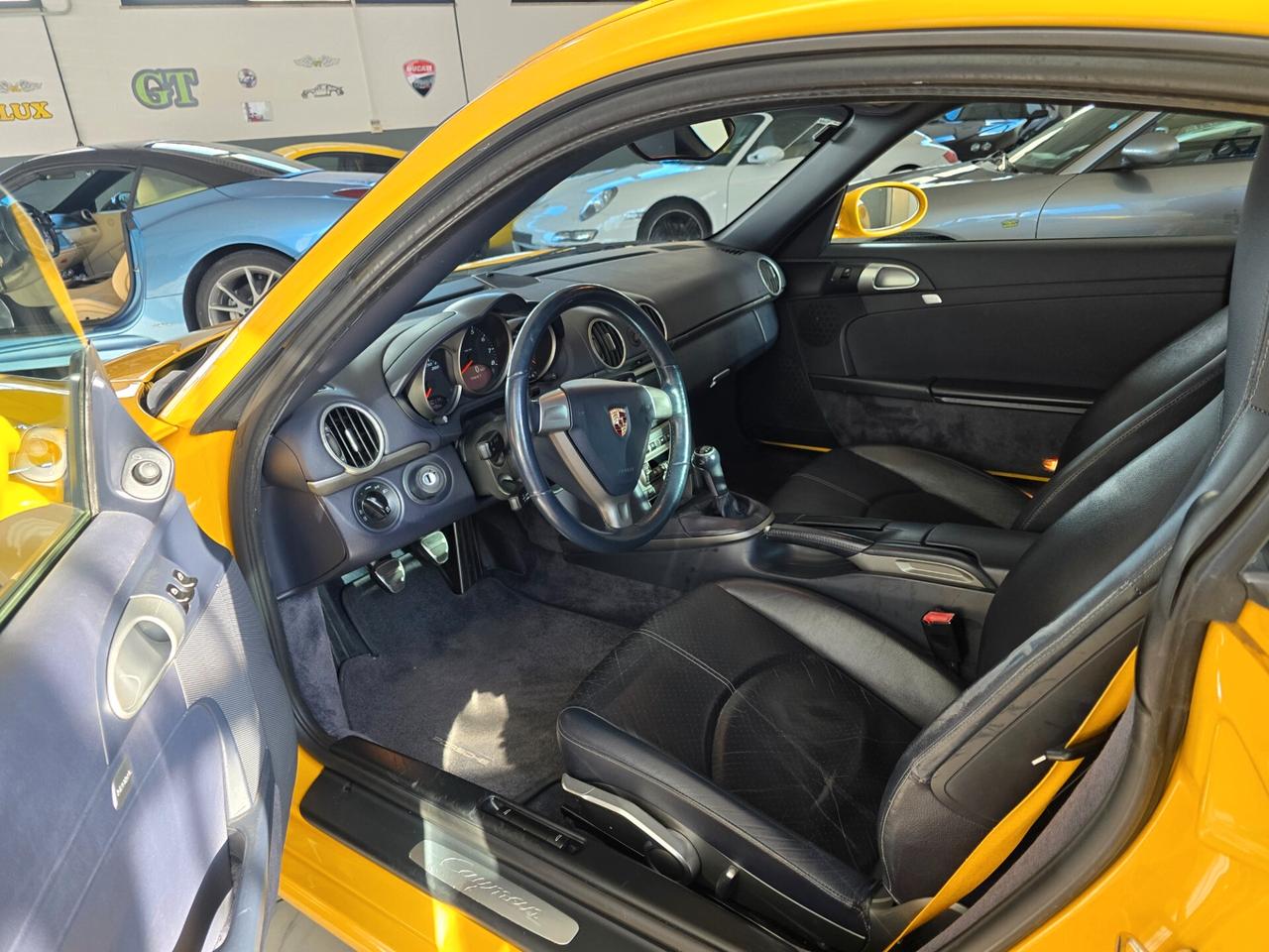 Porsche Cayman 2.7