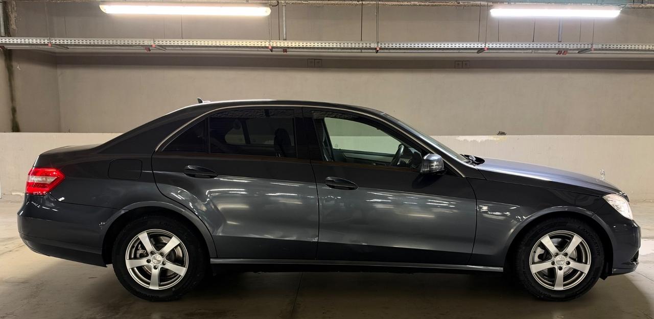 Mercedes-benz E 220 CDI BlueEFFICIENCY Avantgarde