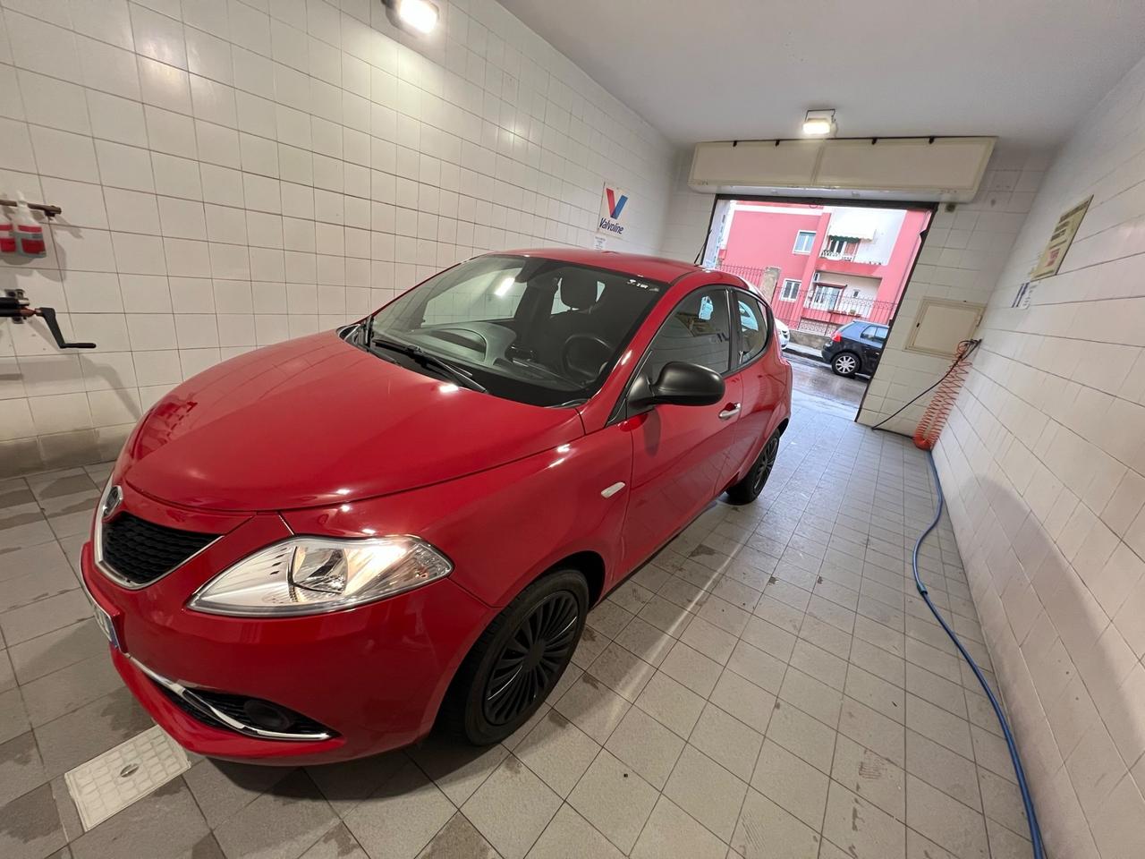 Lancia Ypsilon 1.2 69 CV 5 porte Silver