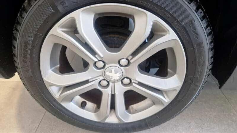 Peugeot 208 1.2 Puretech 82 CV Allure